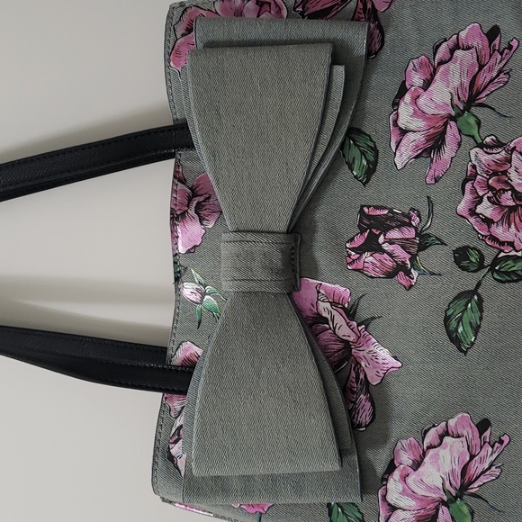Fabulous Betsey Johnson Big Bow Denim Rose Print Shoulder Straps Tote - Picture 3 of 15